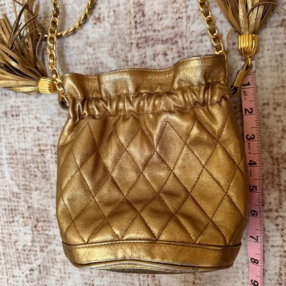 Vintage I Magnin Gold Quilted Drawstring cross body Chain Strap and tassels - Picture 14 of 15